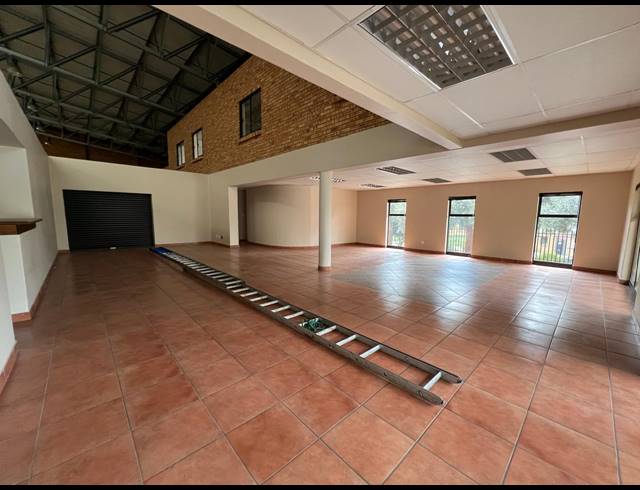 2,499M² WAREHOUSE TO LET IN LASER PARK